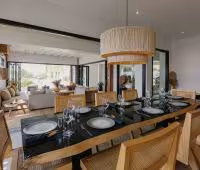 Вилла The Beach Villa Cemagi, Обеденный уголок